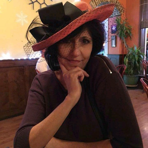 Meet your Posher, Adrienne - Picture 8 of 16